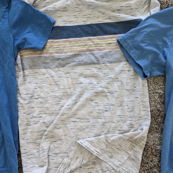 4 boys shirts - Picture 4 of 5